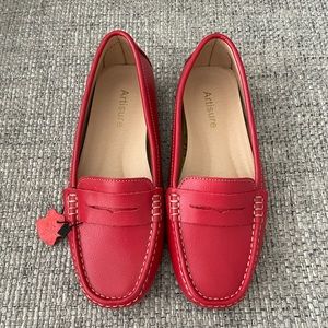 Artiste, red shoes NWT